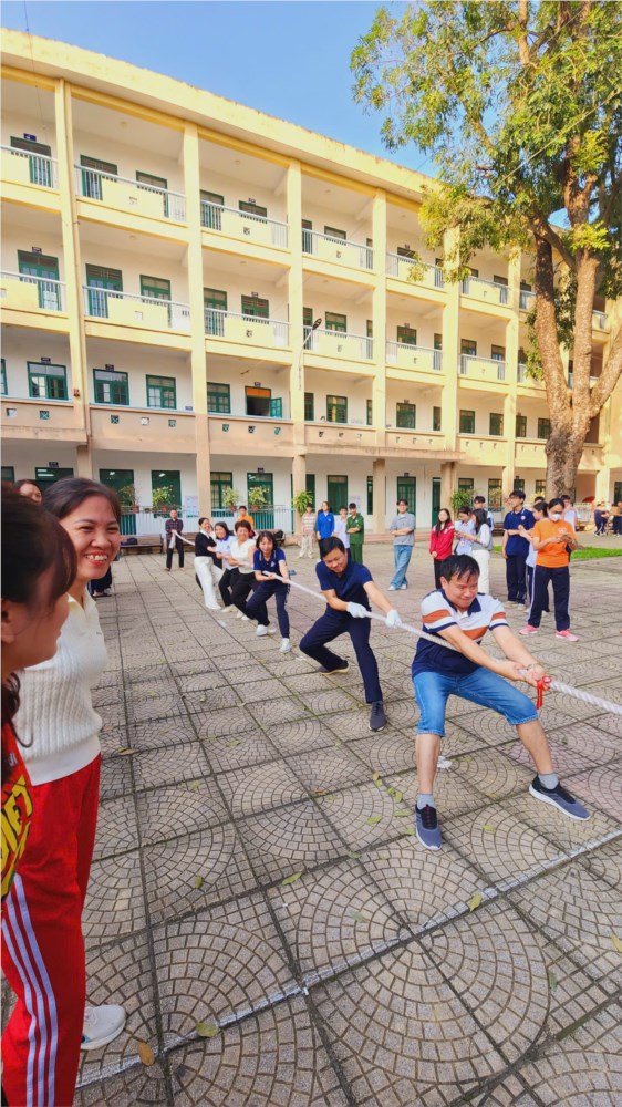 Sôi nổi hoạt động thể dục thể thao chào mừng ngày nhà giáo việt nam 20/11